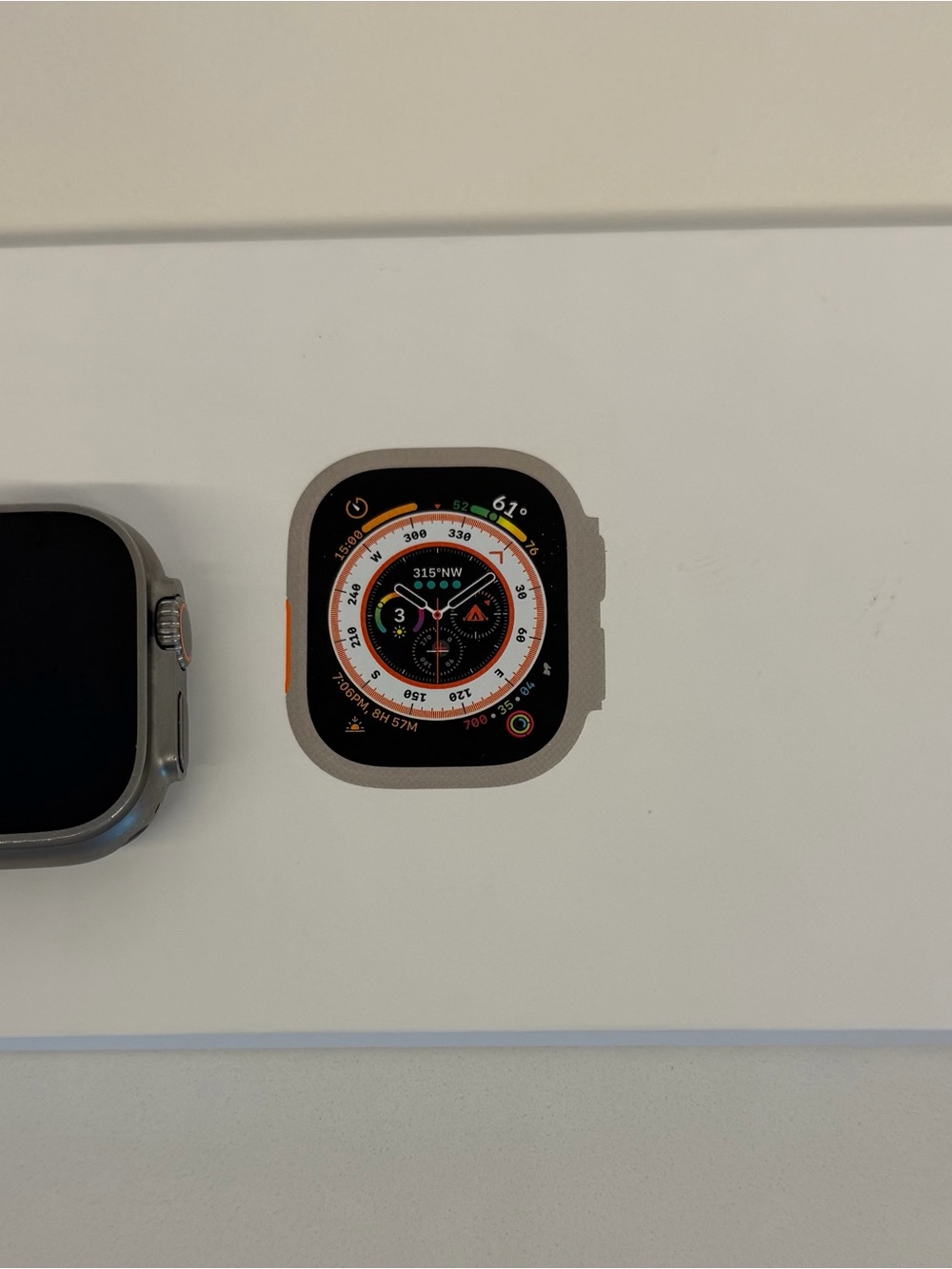 Apple Watch Ultra-(Ist) 49mm Silver Titanium Case GPS Touch Screen (Watch Only)